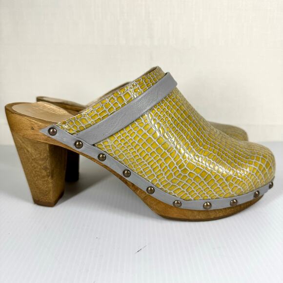 SANITA Embossed Leather Wooden Heel Clogs Size 39 Yellow Boho Festival Hippie - Picture 3 of 16